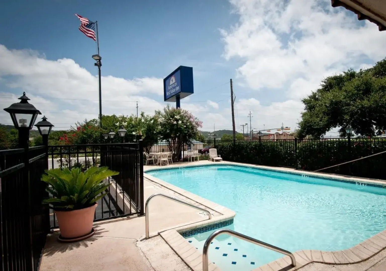 LoneStar Inn