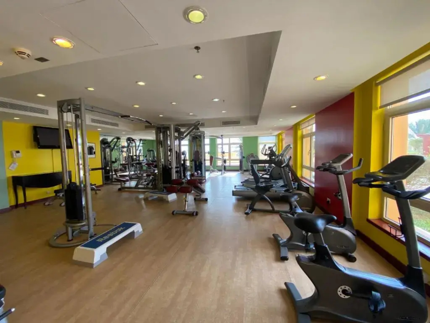 4 bedroom apt in king Abdullah economy city ابراج الشاطي