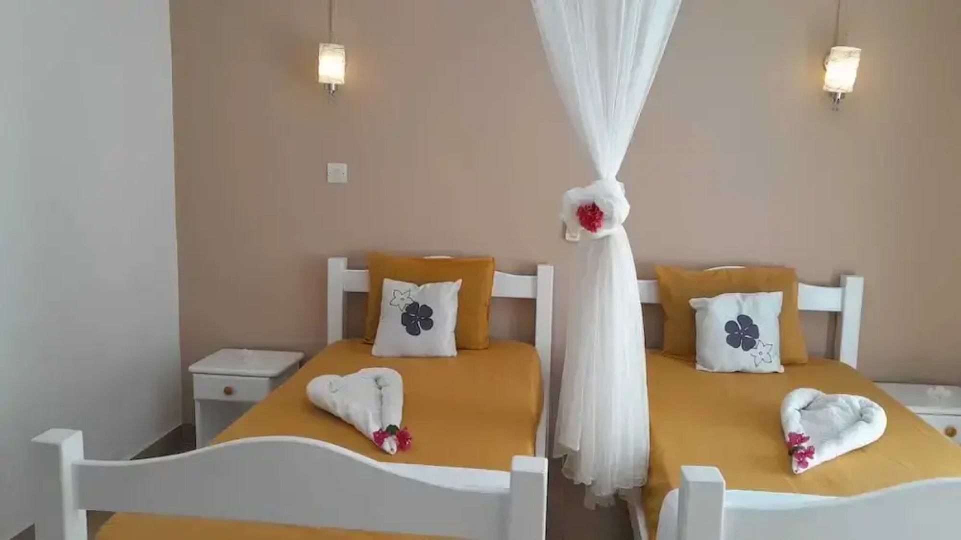 Pretty Villa Santa With Private Pool 120m Walk to the sea