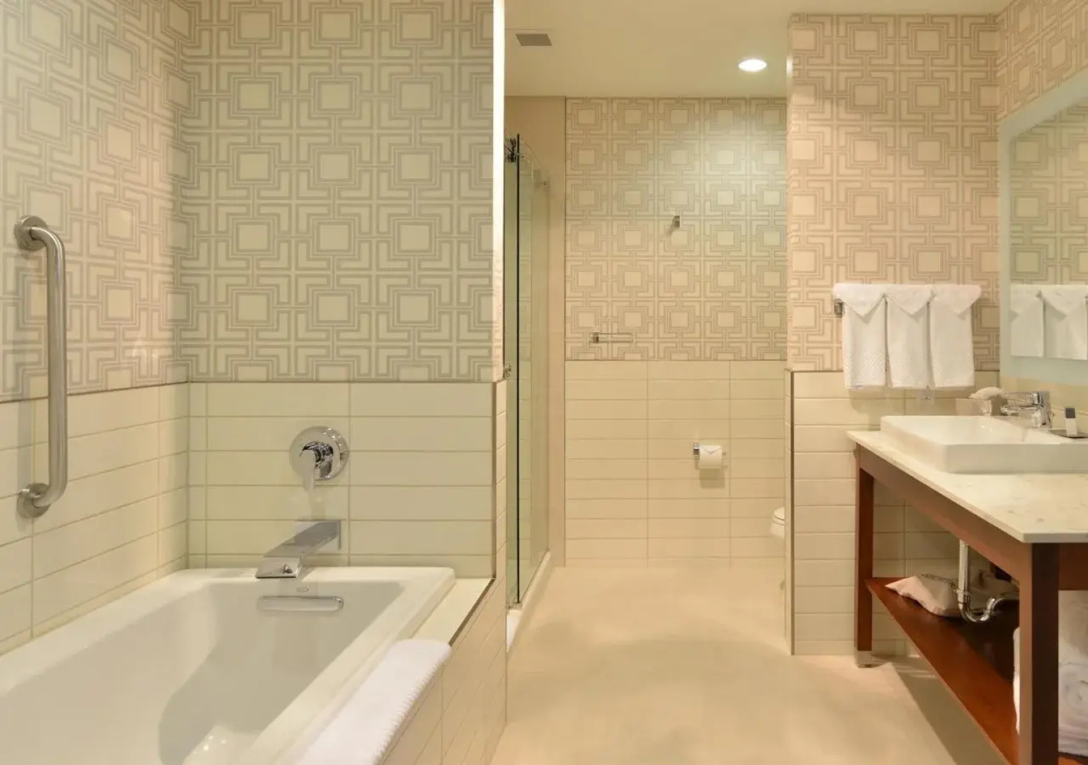 The Lismore Eau Claire - a DoubleTree by Hilton