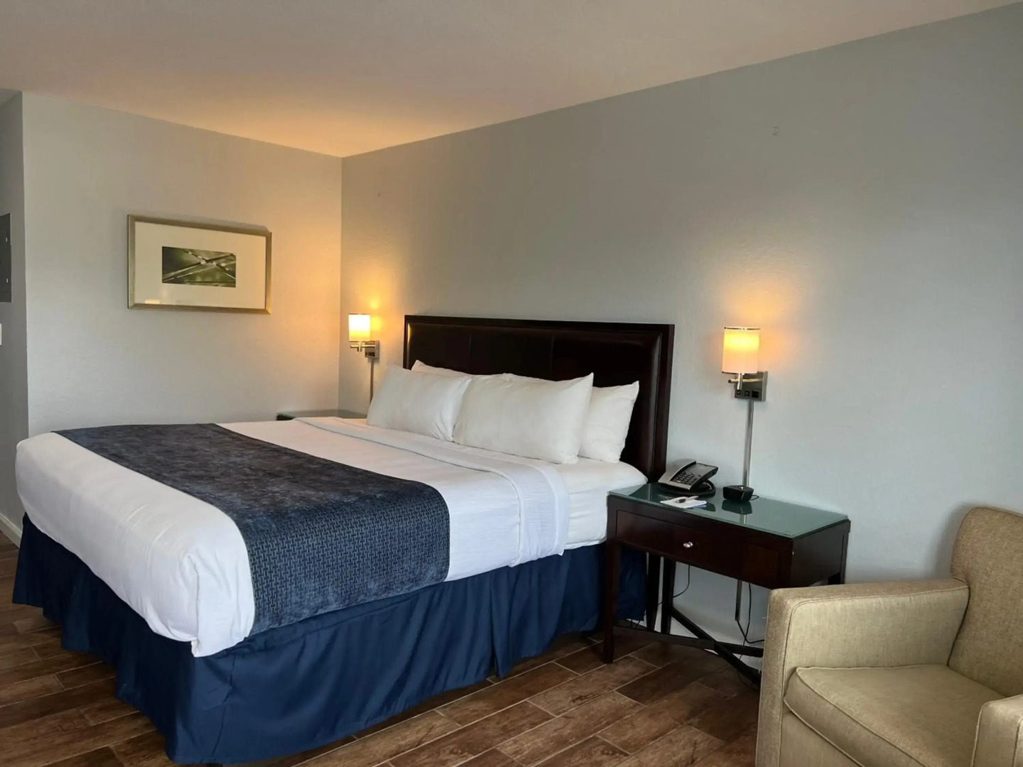 Lantern Inn & Suites