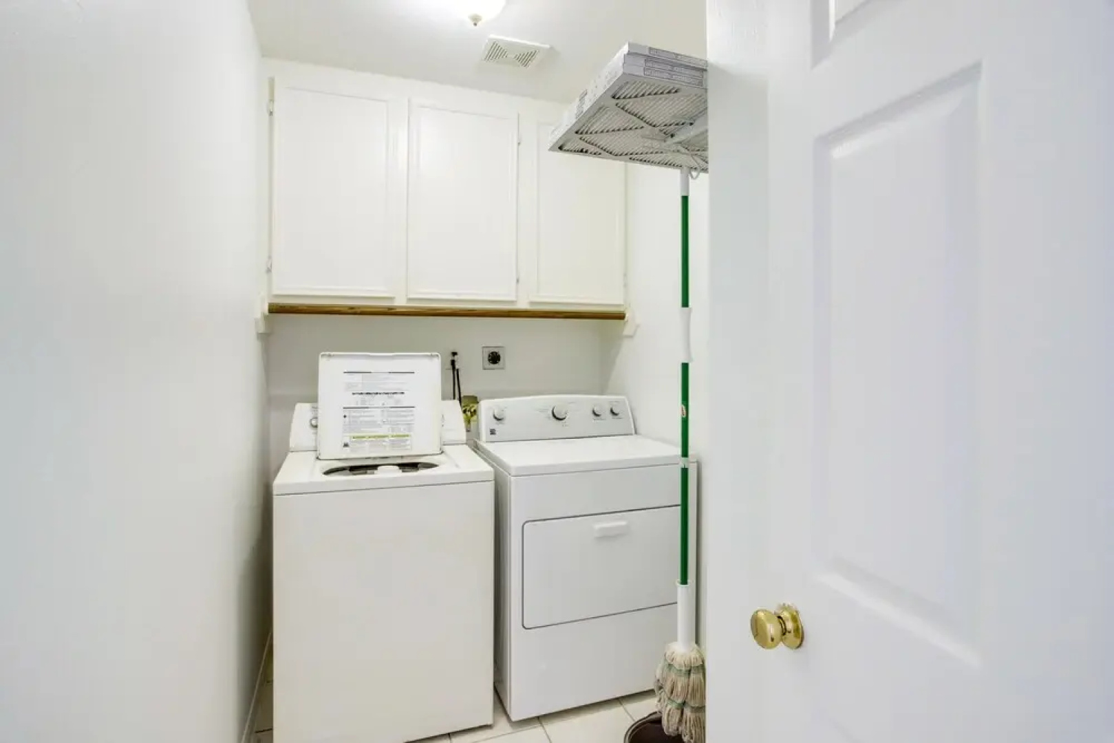 Pet-friendly Spring Home - 4 Mi to Six Flags!