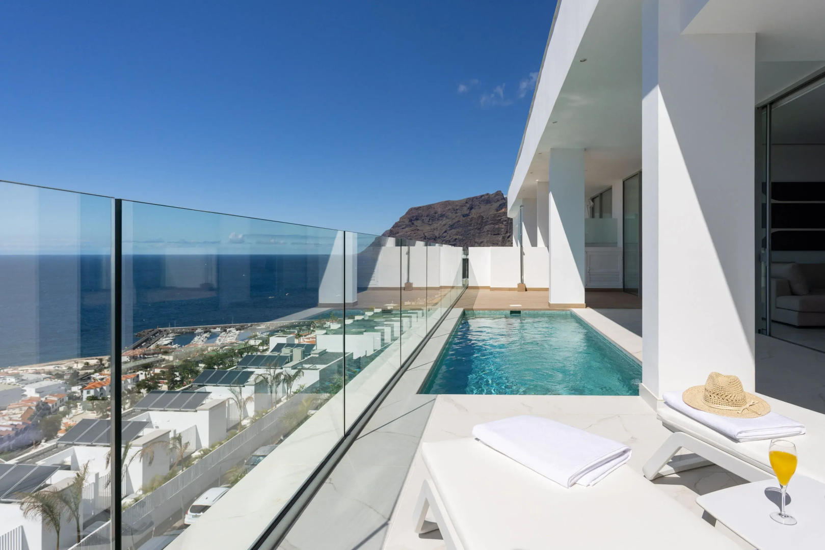 Crystal I Luxury Apartments