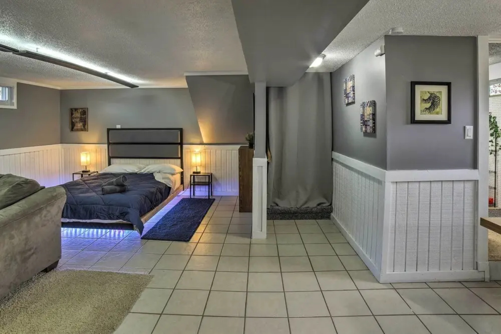 Portage Studio: 11 Miles to Indiana Dunes!