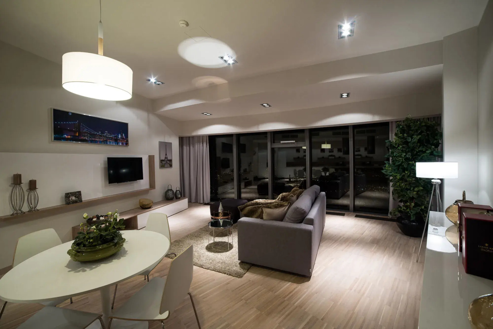 40th+ Floor Luxury Apartments in Sky Tower