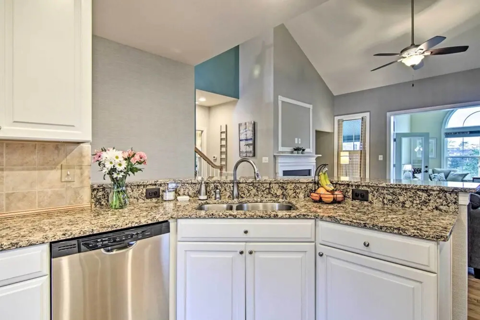 Resort Amenities & Screened Porch: Ocean View Home