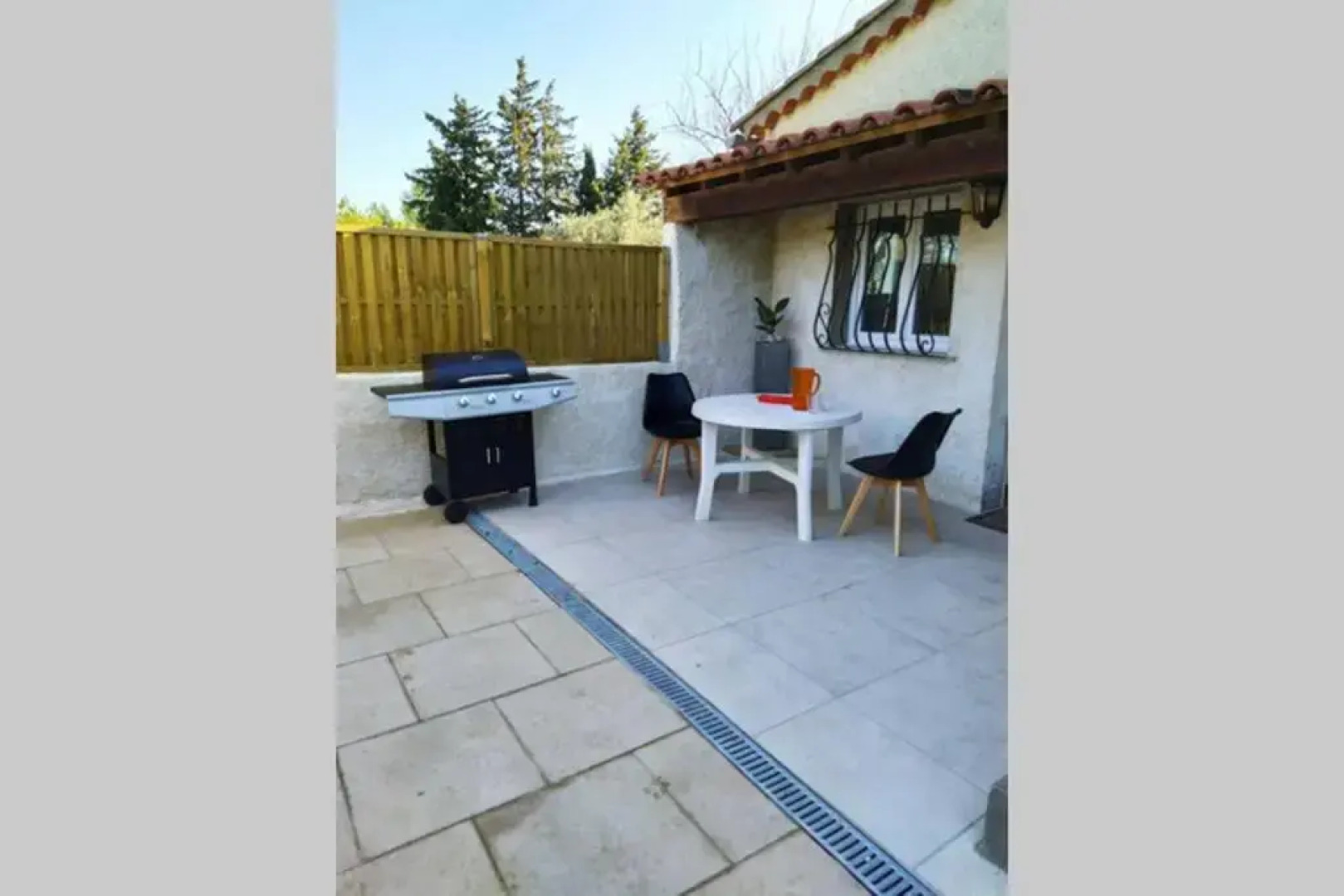 T1 DE 45M2 CLIMATISE, SPA, au milieu des oliviers