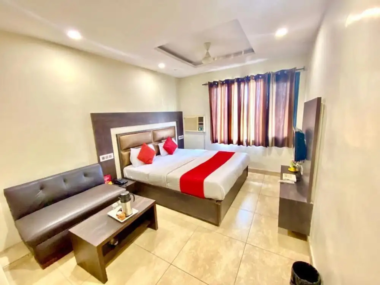 OYO Rooms Ludhiana Railway Station Clock Tower