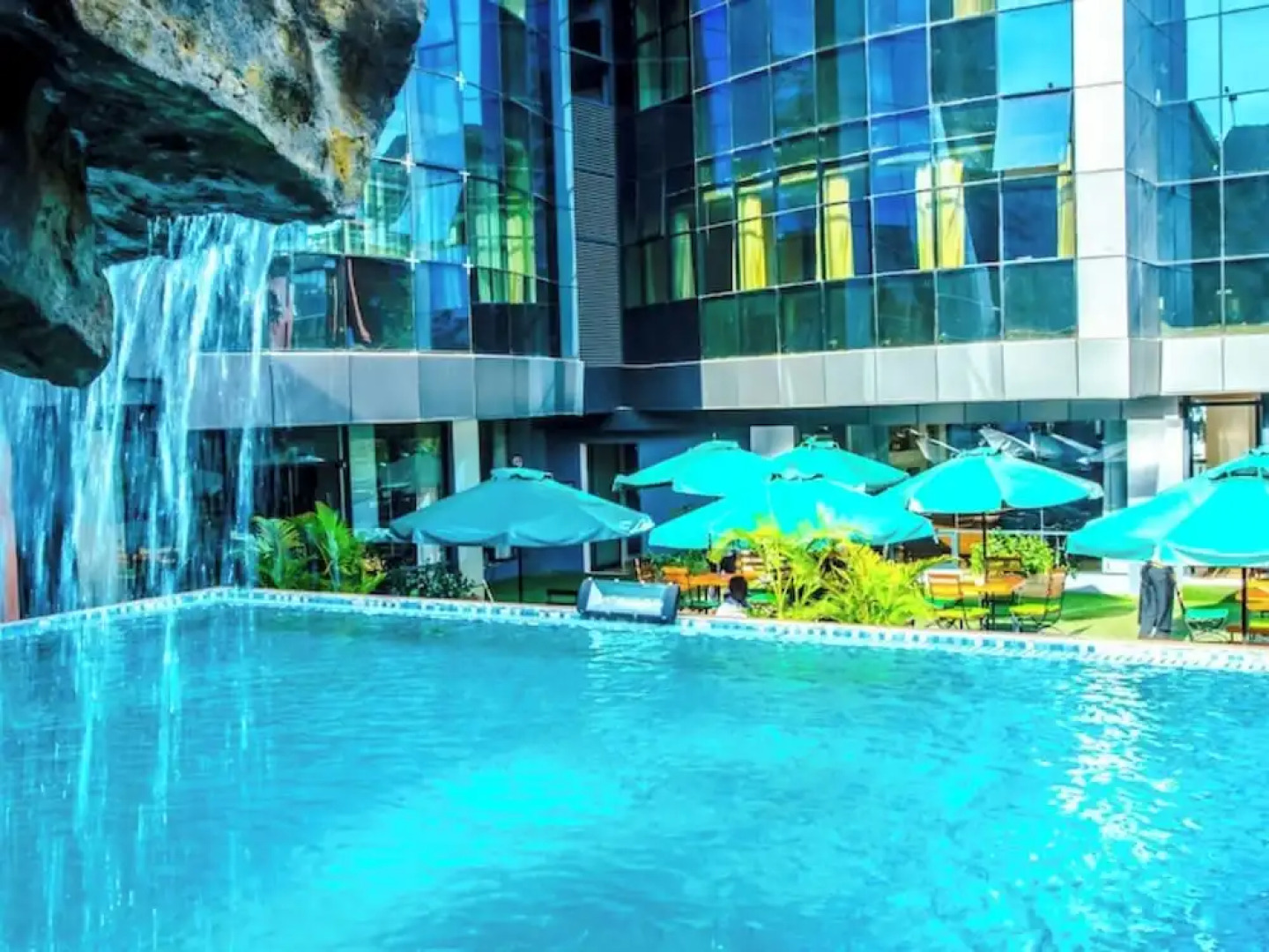 Отель Prideinn Azure Nairobi