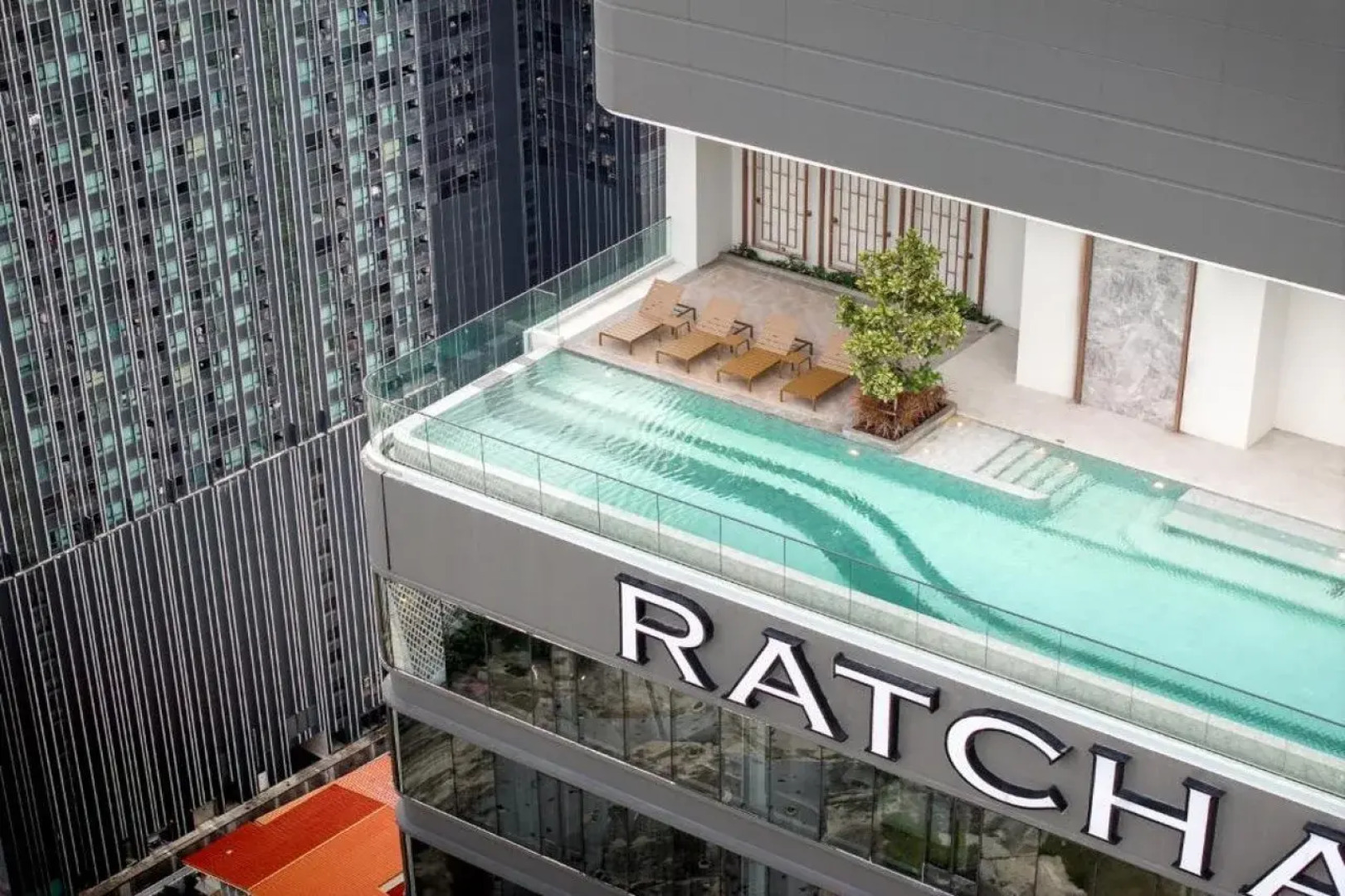 The Quarter Ratchayothin by UHG