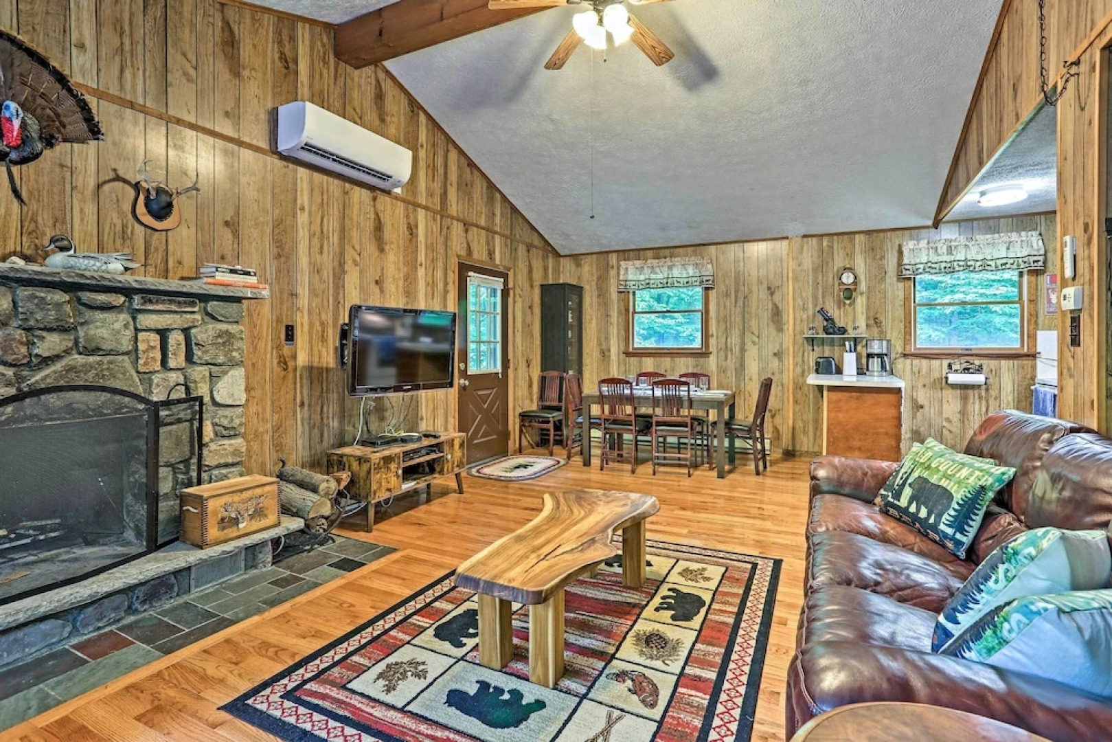 Home in Big Bass Lake Community: Fire Pit & Grill!