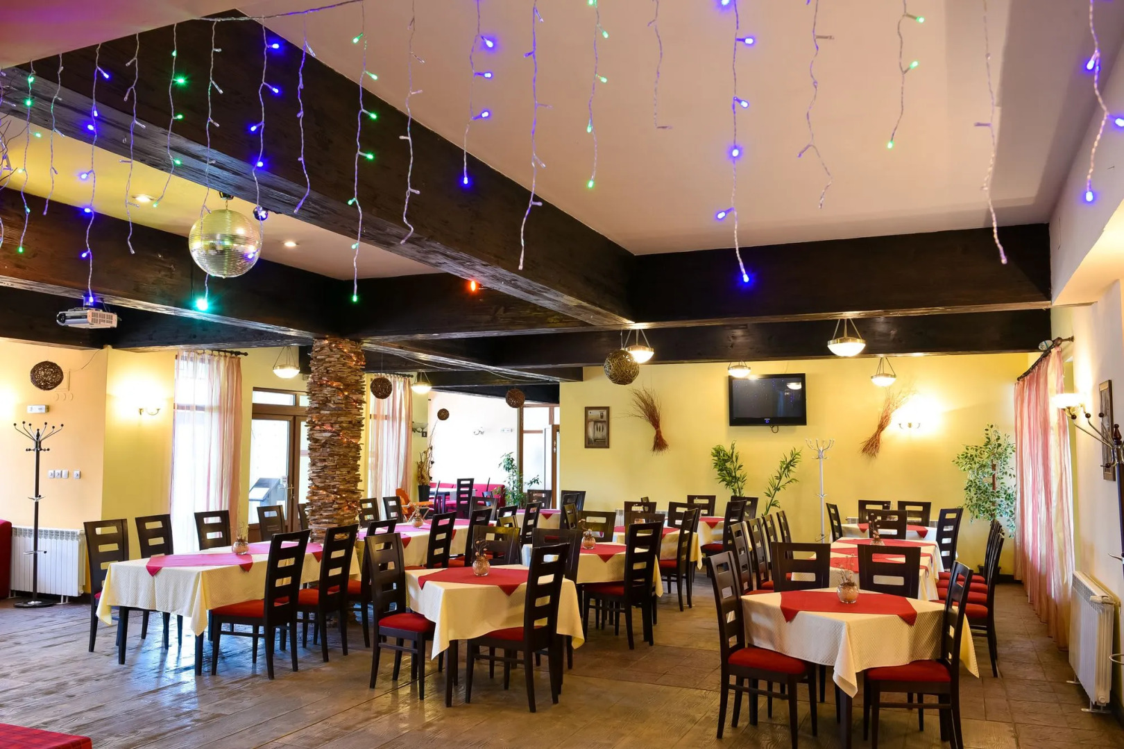 Hotel Bojur & Bojurland Apartment Complex