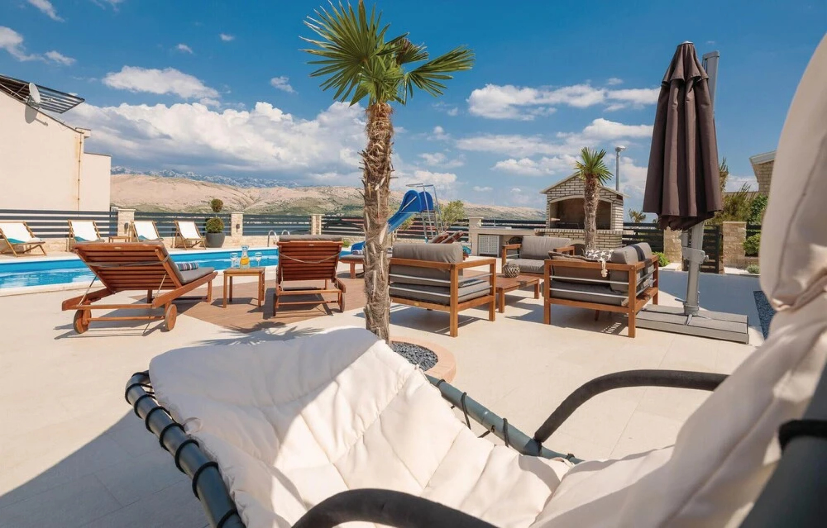 Nice Home in Pag with Hot Tub, WiFi & Sauna