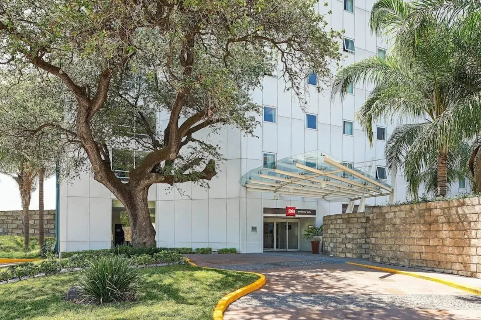 ibis Monterrey Valle