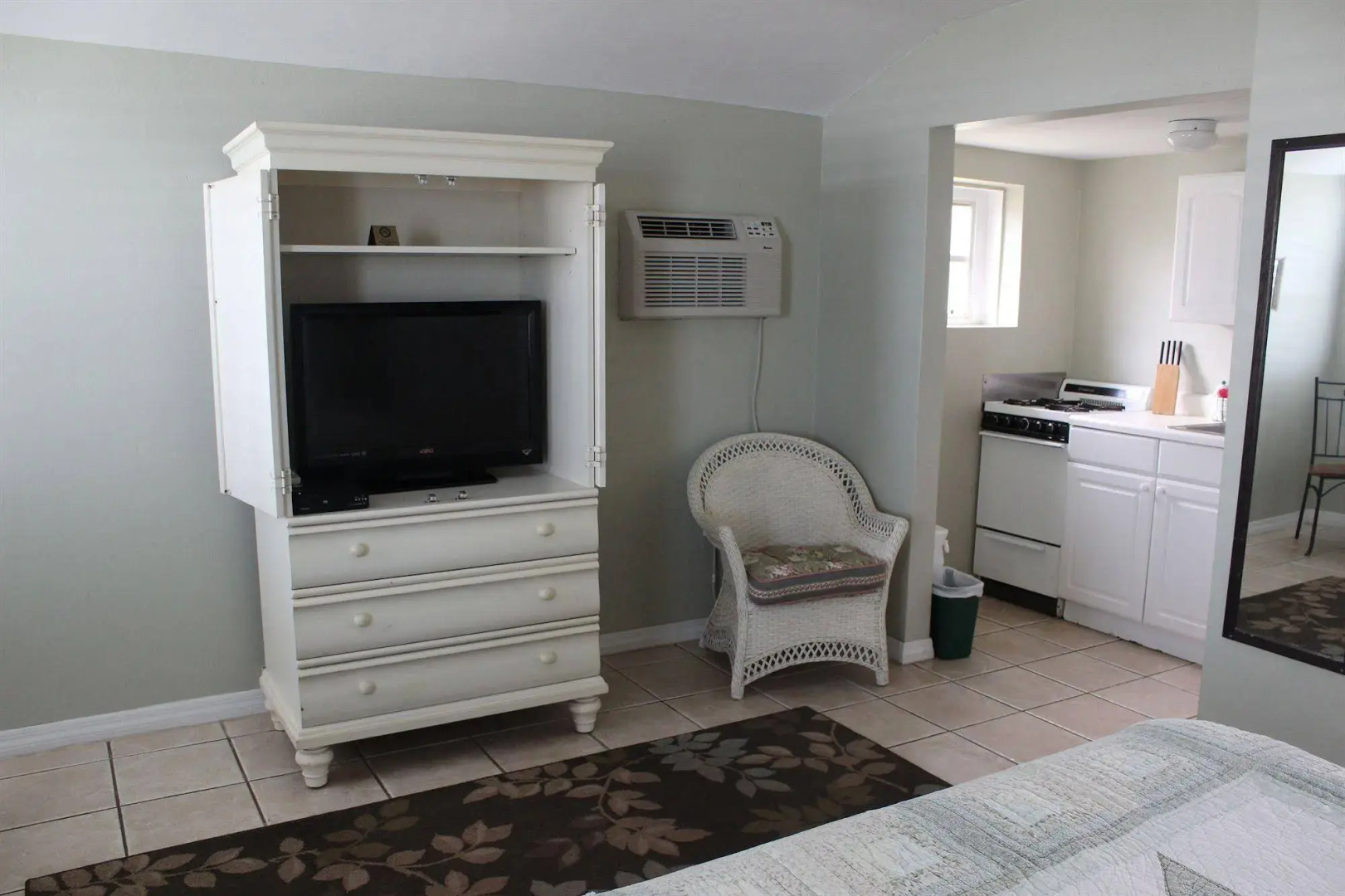 Shoreline Suites & Cabana Cottages