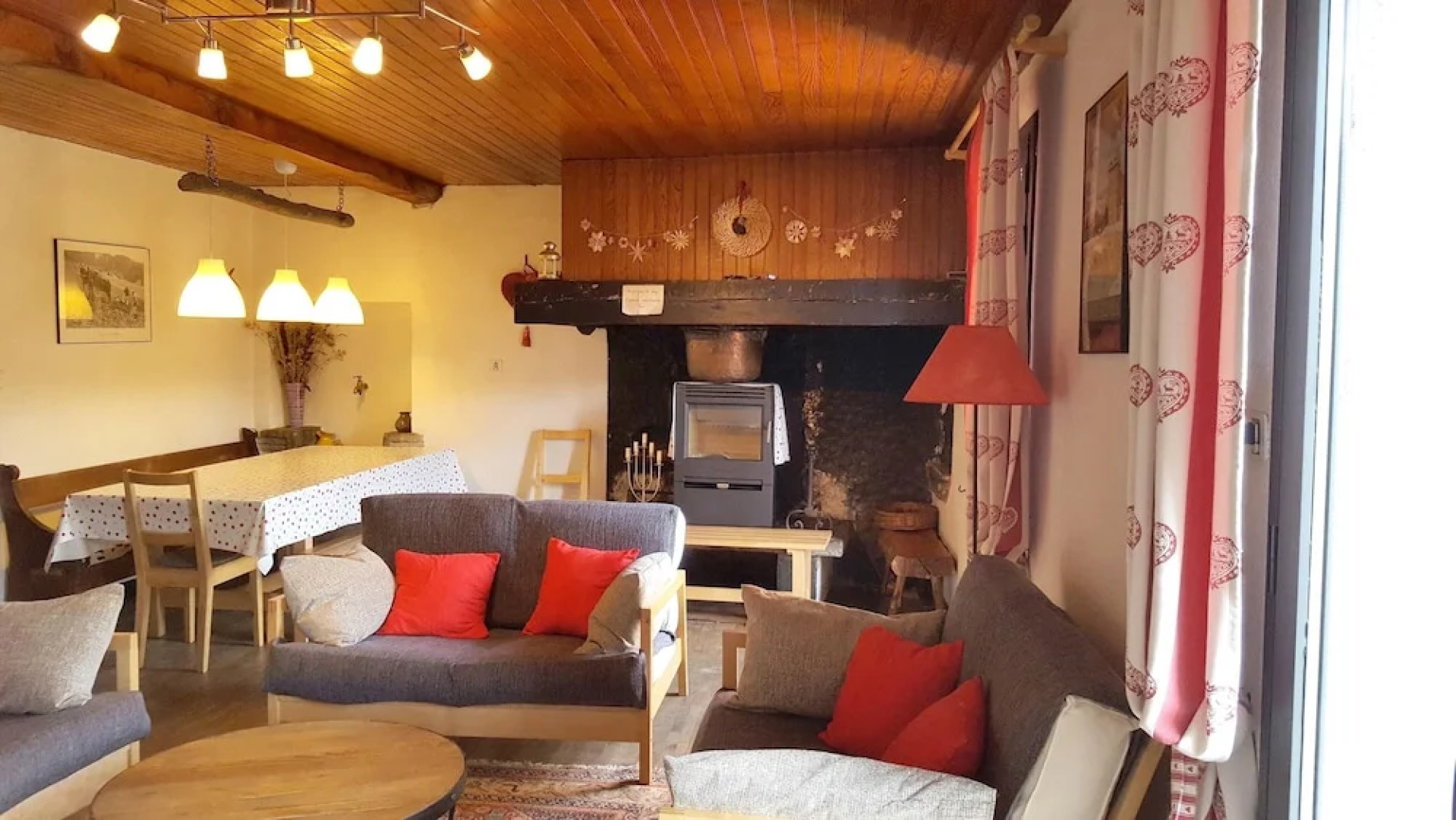 House With 3 Bedrooms in Espousouille, With Wonderful Mountain View an