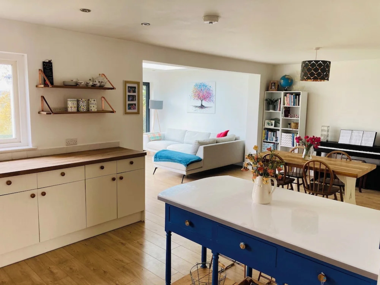 Beautiful 4-bed House With Countryside Views