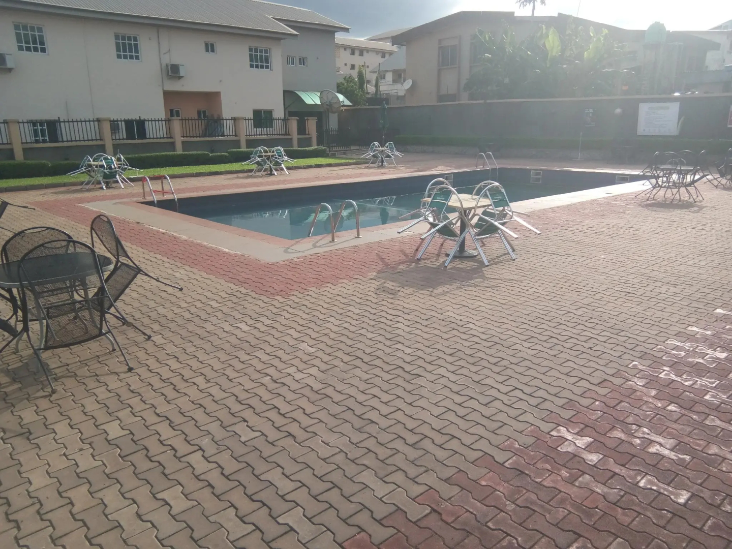 Neocourts Hotel