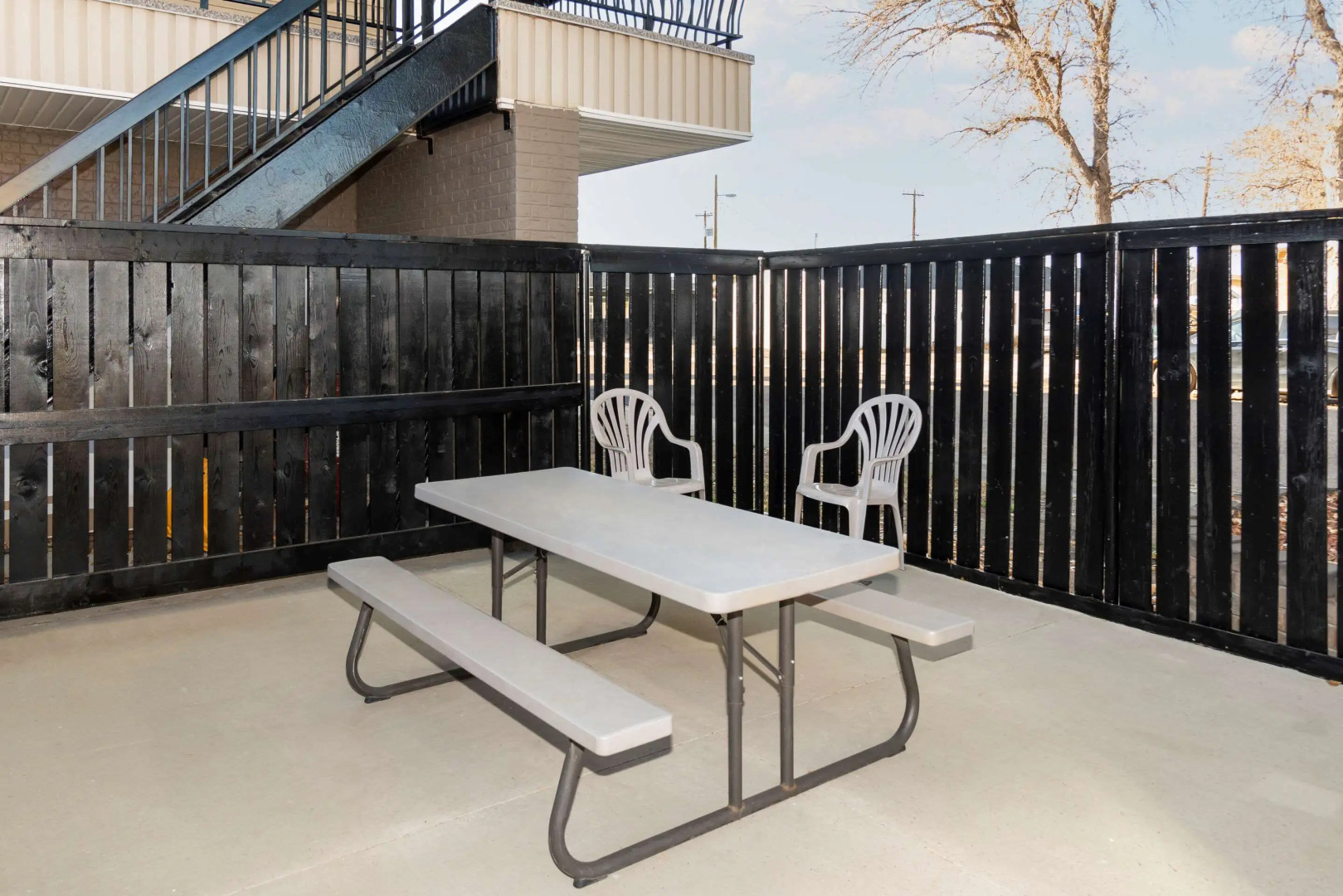 Econo Lodge Inn & Suites