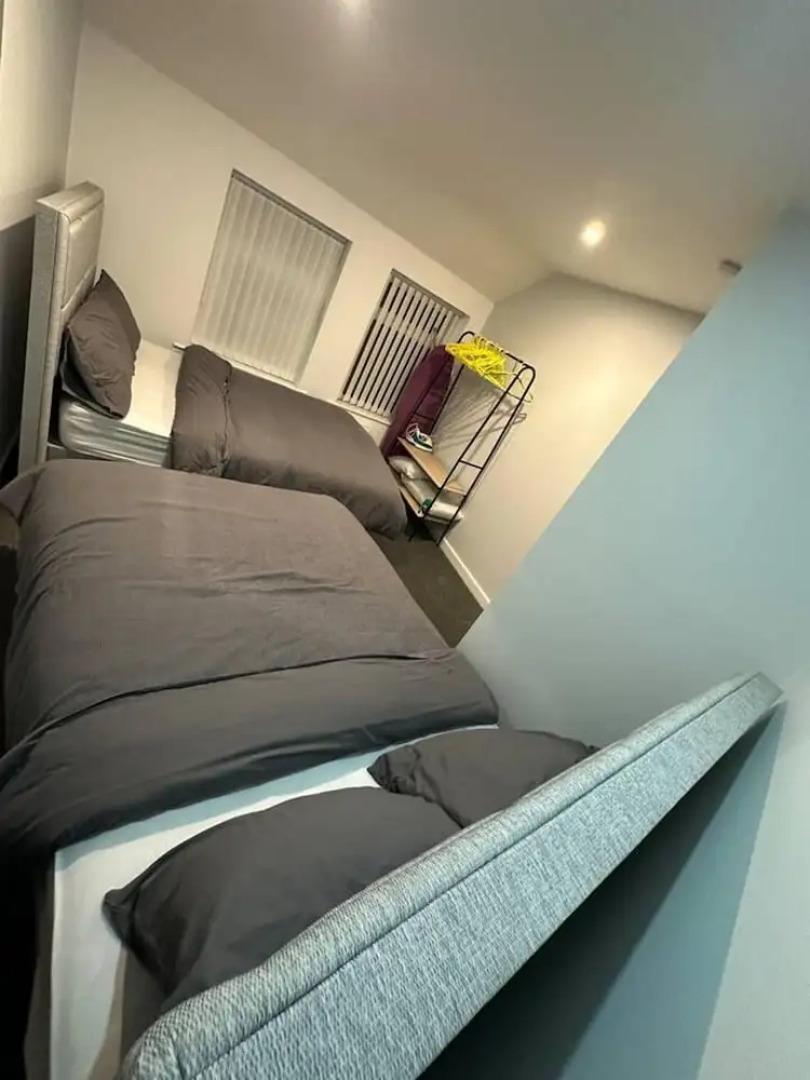 Immaculate 4-bed Detached House in Bootle