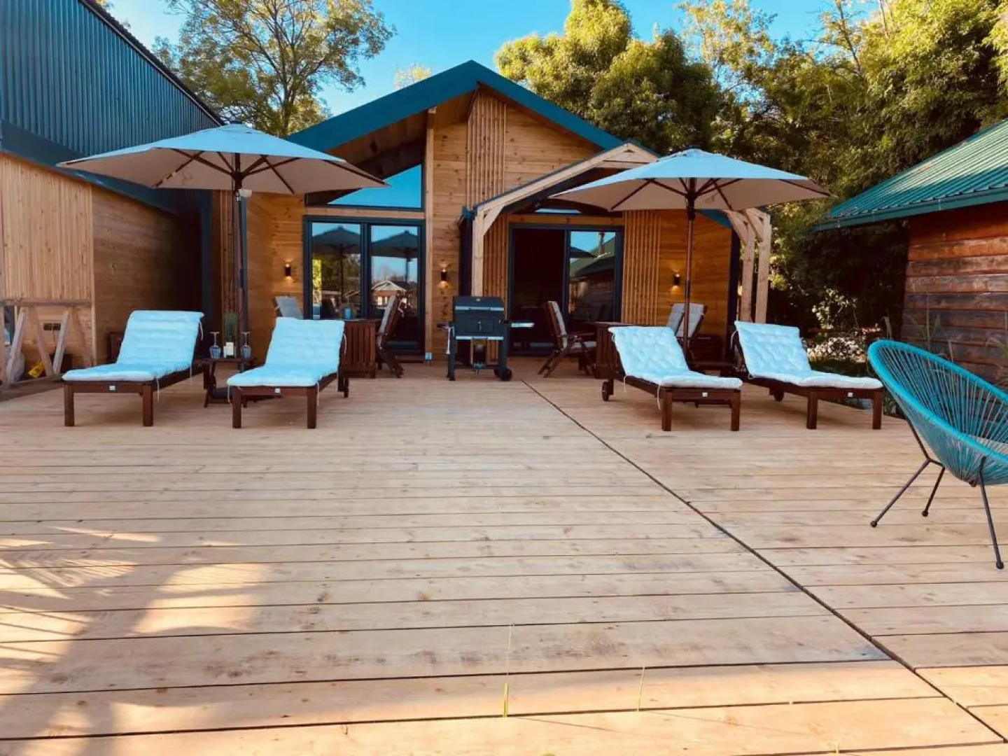 ADA BEACH HOUSE mit Wasserzugang