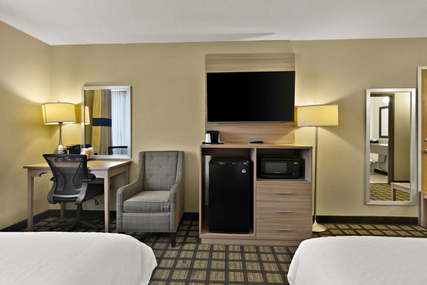 Clarion Pointe Bloomington – Normal near I-55 and University