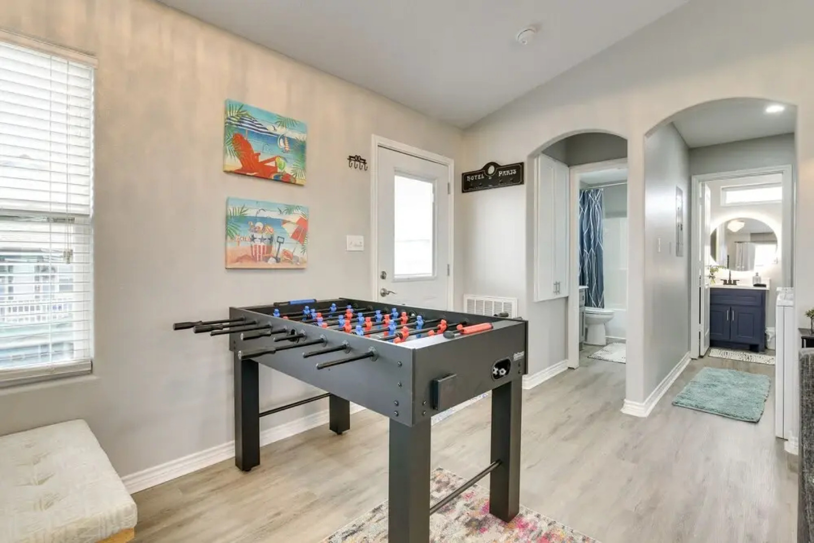 Chic Crystal Beach Home w/ Deck: Walk to the Ocean