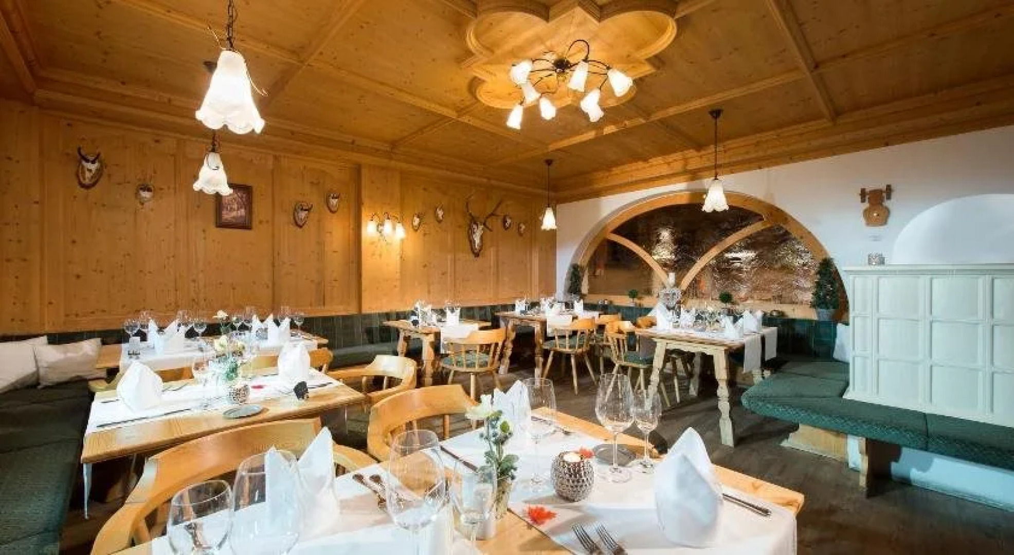 Bellaval Hotel & Restaurant