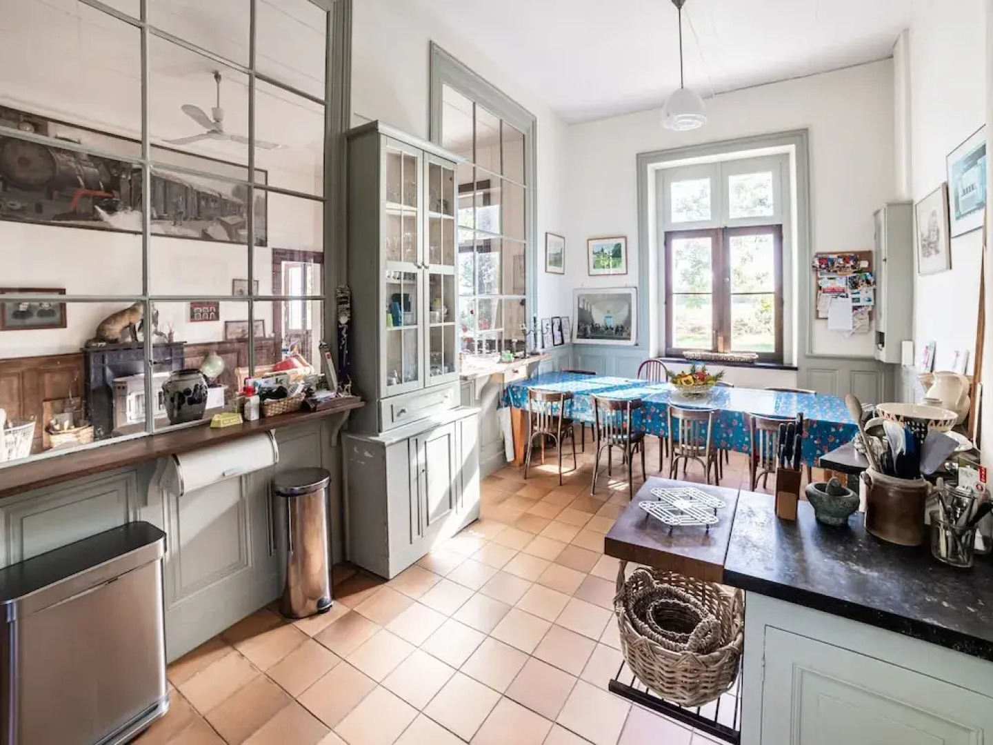 Former Train Station With Private Heated Swimming Pool & Fantastic Garden