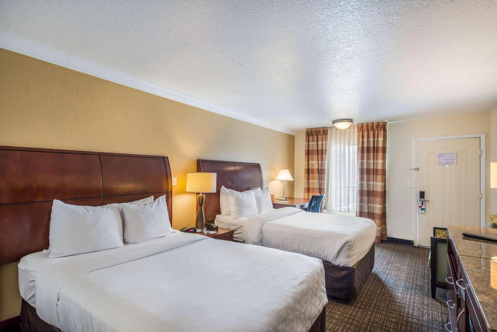 Clarion Inn & Suites Central Clearwater Beach