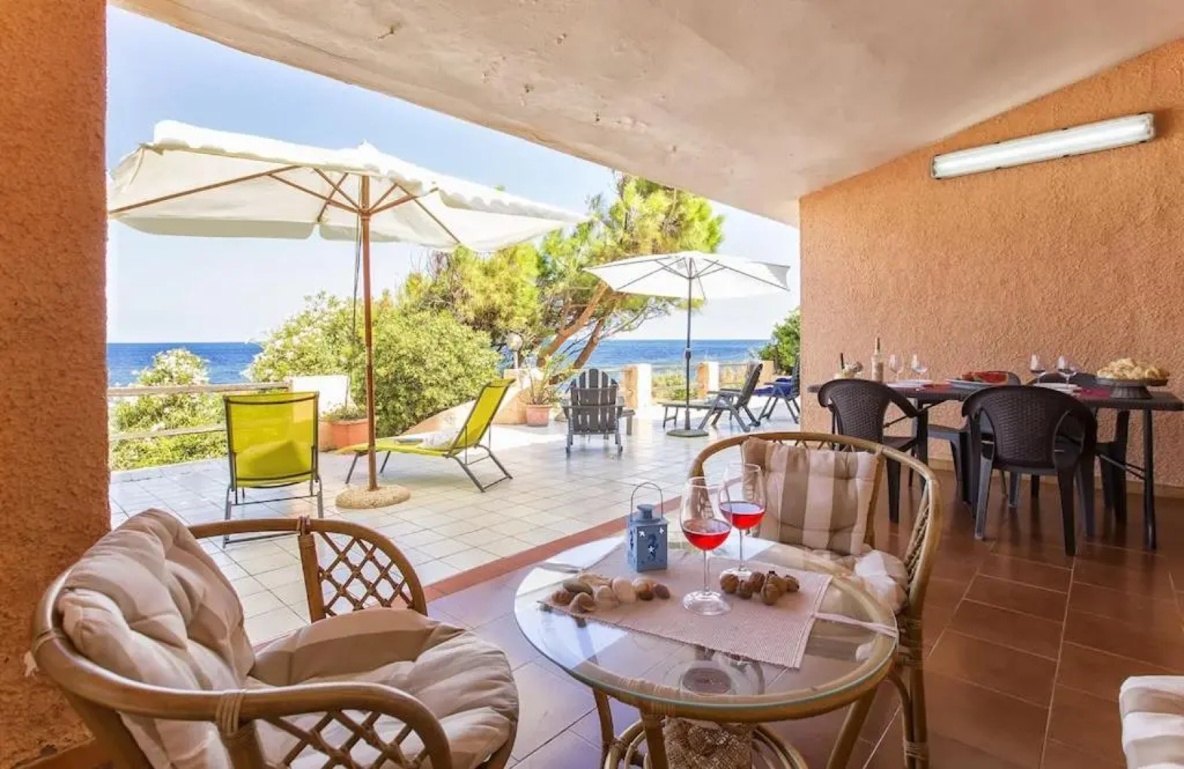 Villa sulla riva della marina di Sorso 3 camere veranda sul mare giardino