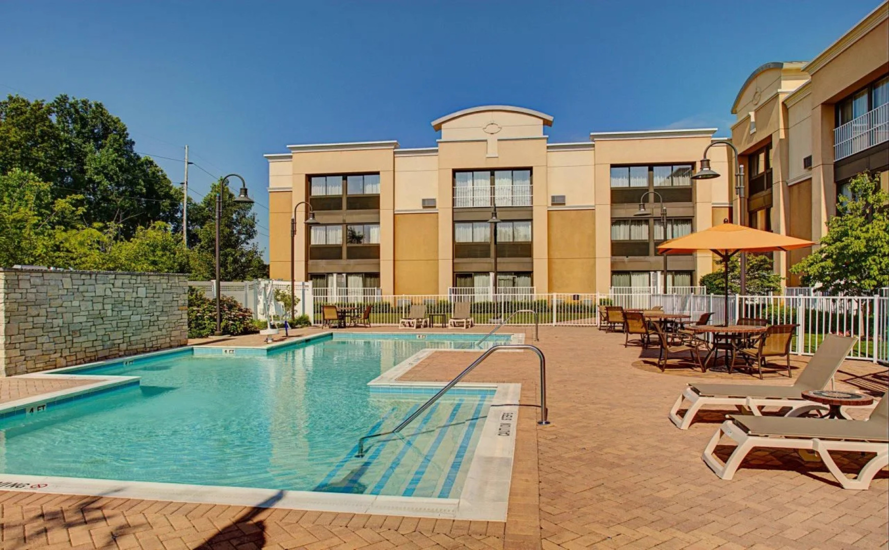 Courtyard by Marriott Montvale