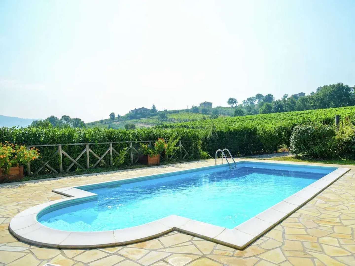 Apartment With Lovely Pool