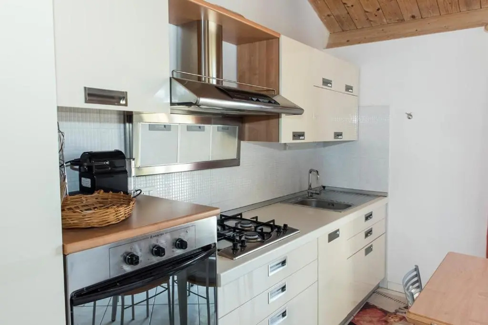 N036 - Numana, bilocale con terrazzo in residence con piscina