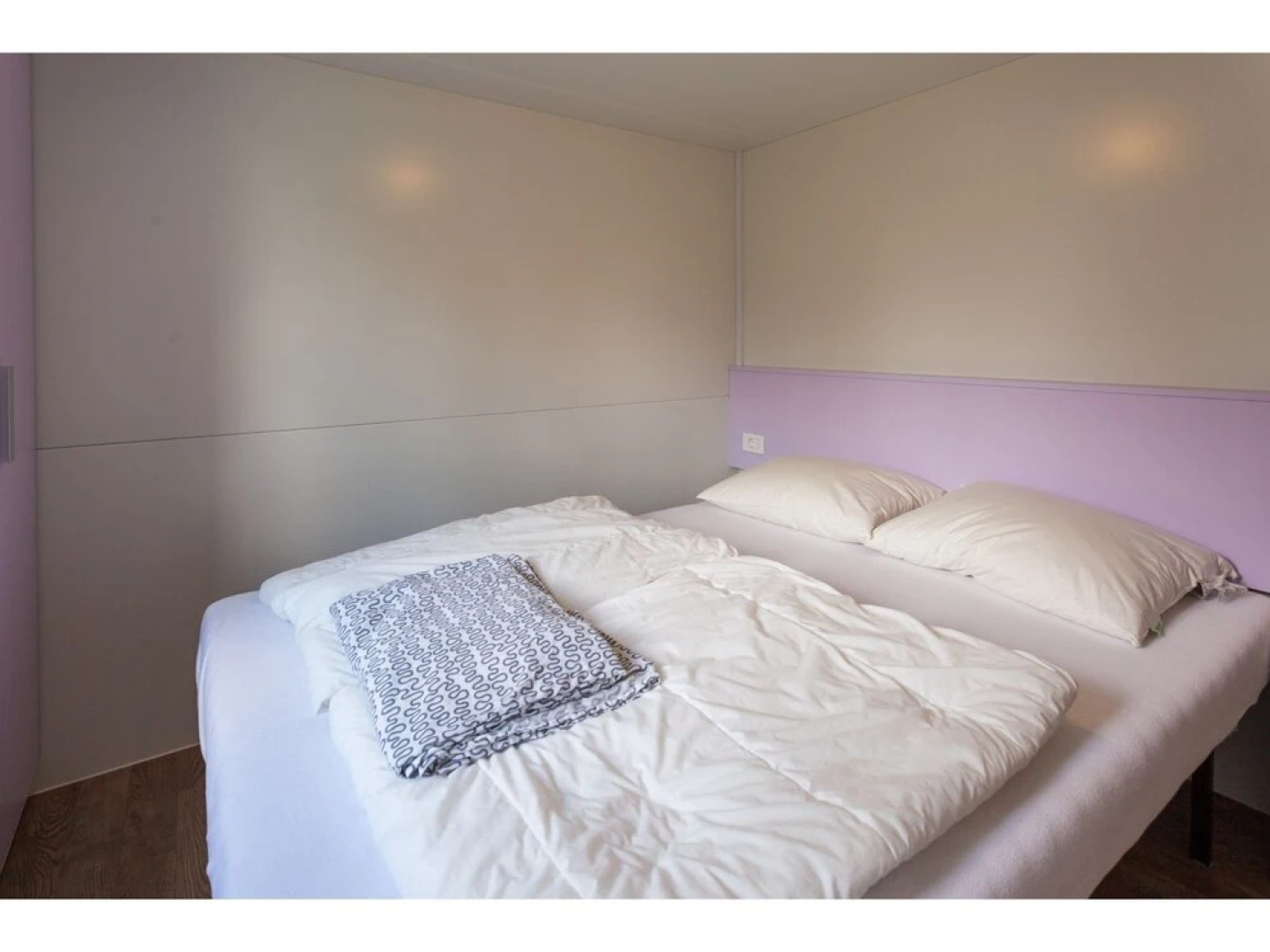 Snug Mobile Home in Januv Dul Bohemian With Pool