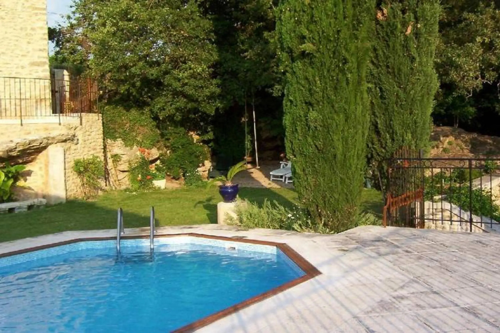 Magnificent Holiday Home with Swimming Pool in Oppede