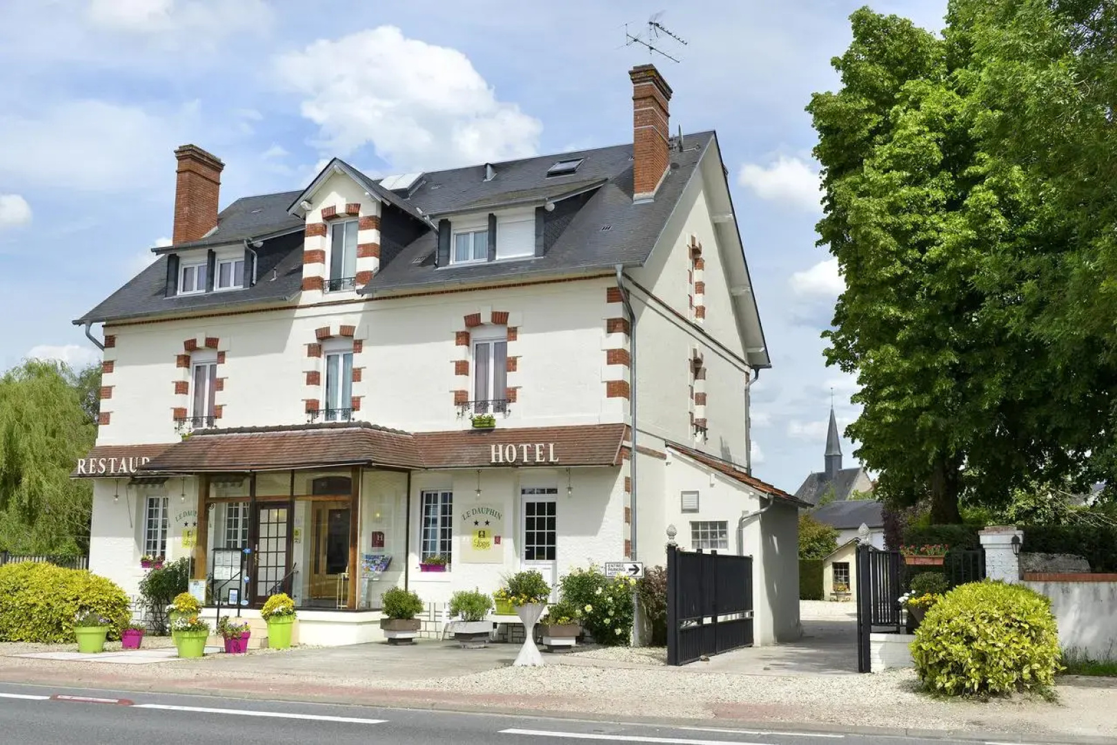 Logis Hôtel du Dauphin