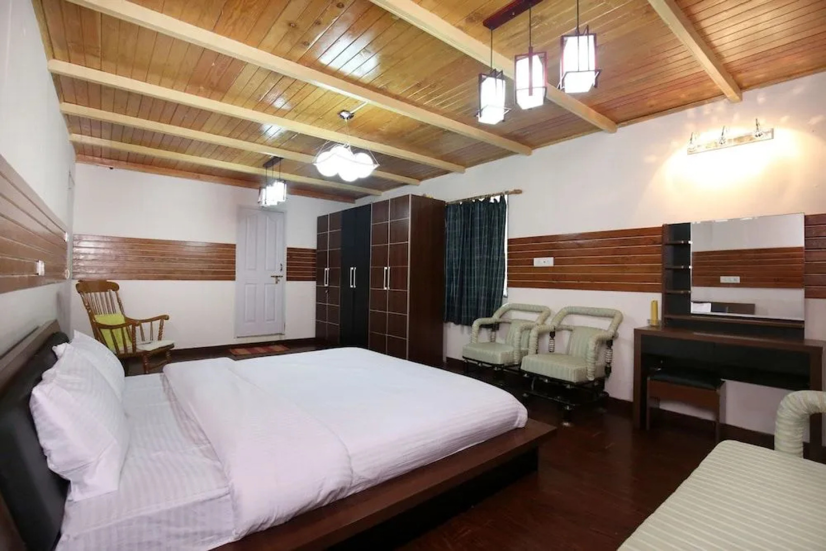 OYO 9346 Home Spacious 4BHK Valley View Fagu