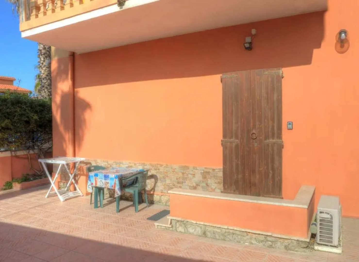 ### Appartamenti sulla SPIAGGIA al POETTO ###