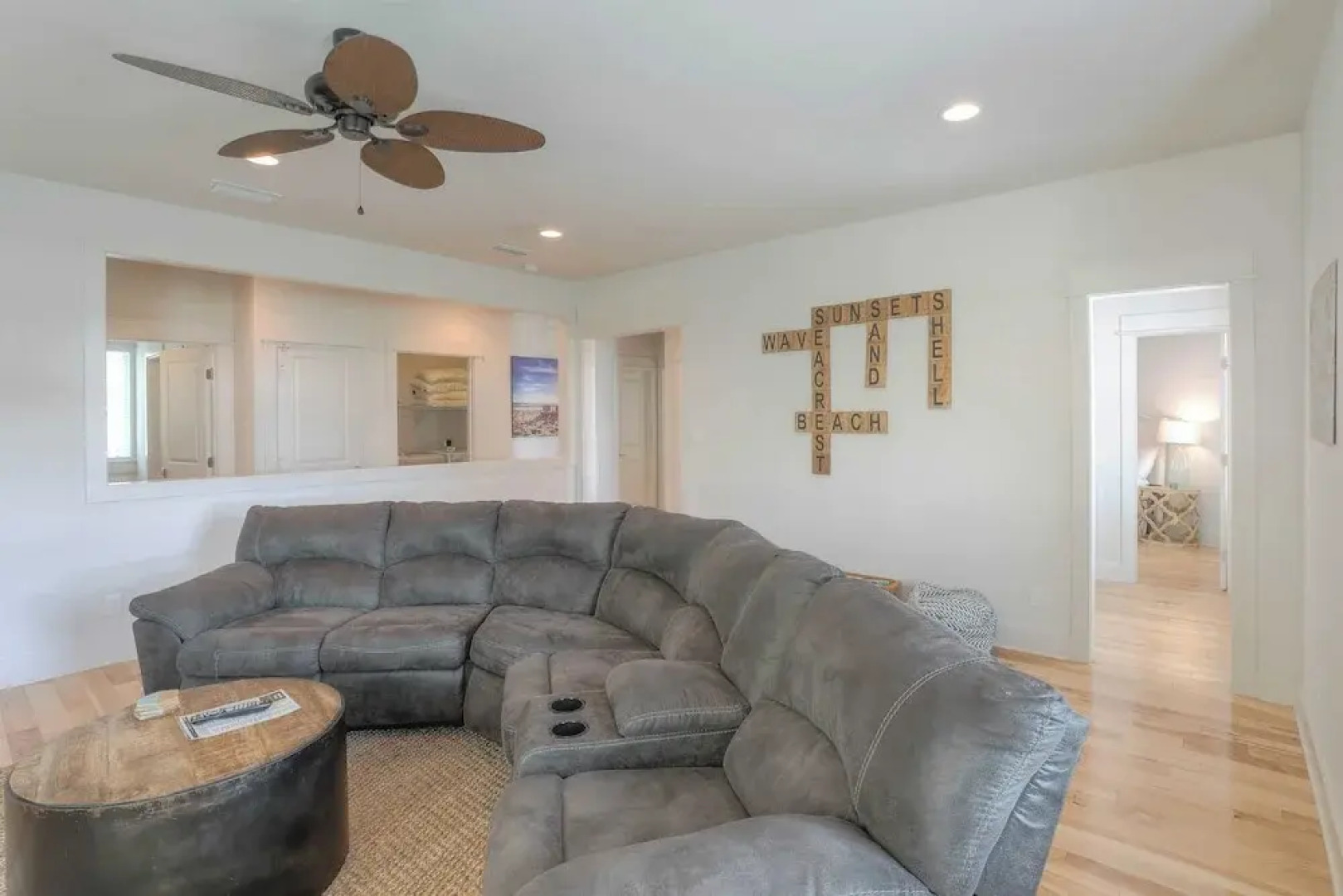 Dunn Inn 2 by Avantstay Walk to Beach, Pool Access, Sleeps 17!