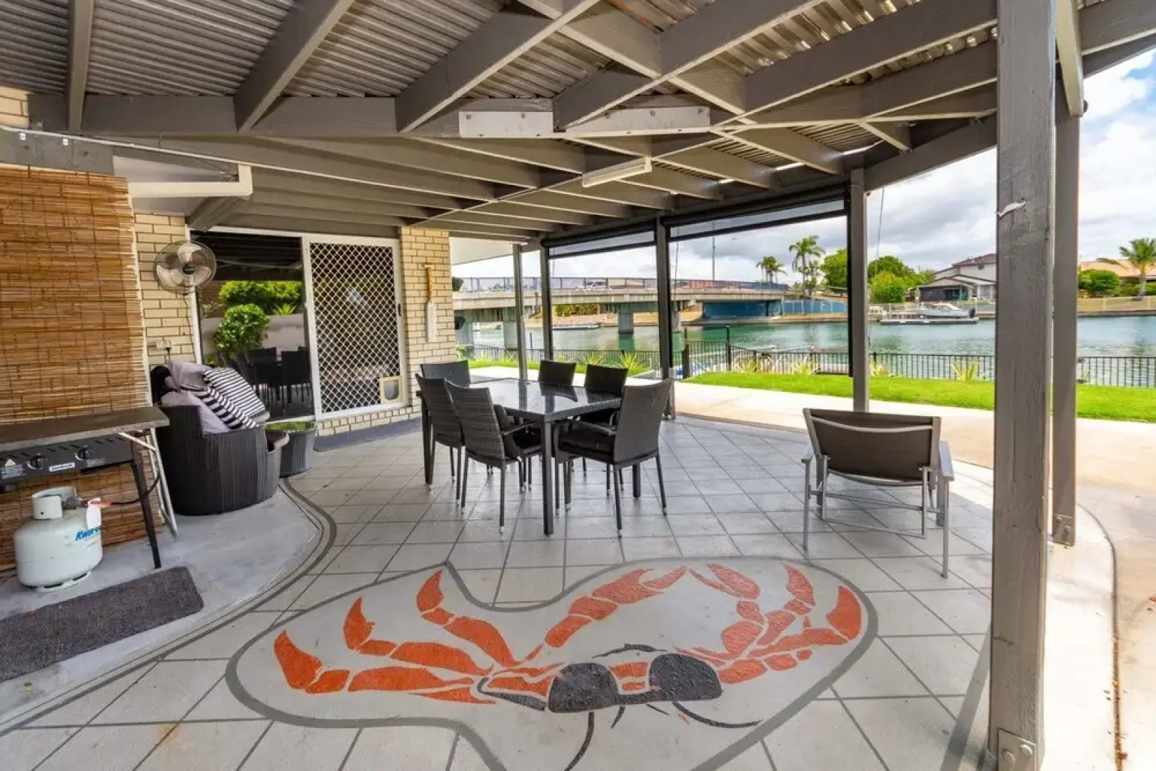 Canal Duplex Close to Everything you Need for a Great Holiday