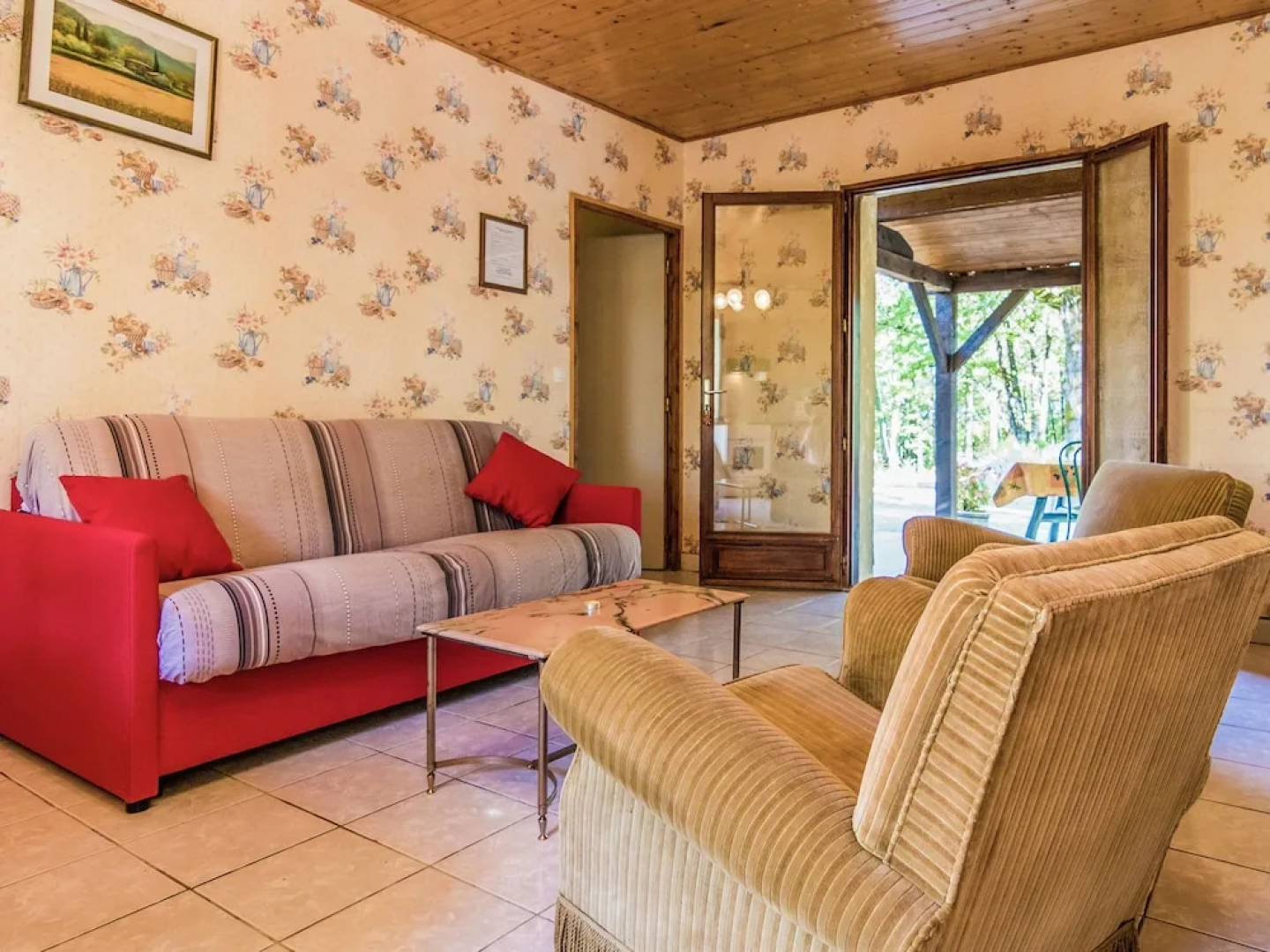 Modern Holiday Home in Salignac-Eyvigues with Swimming Pool