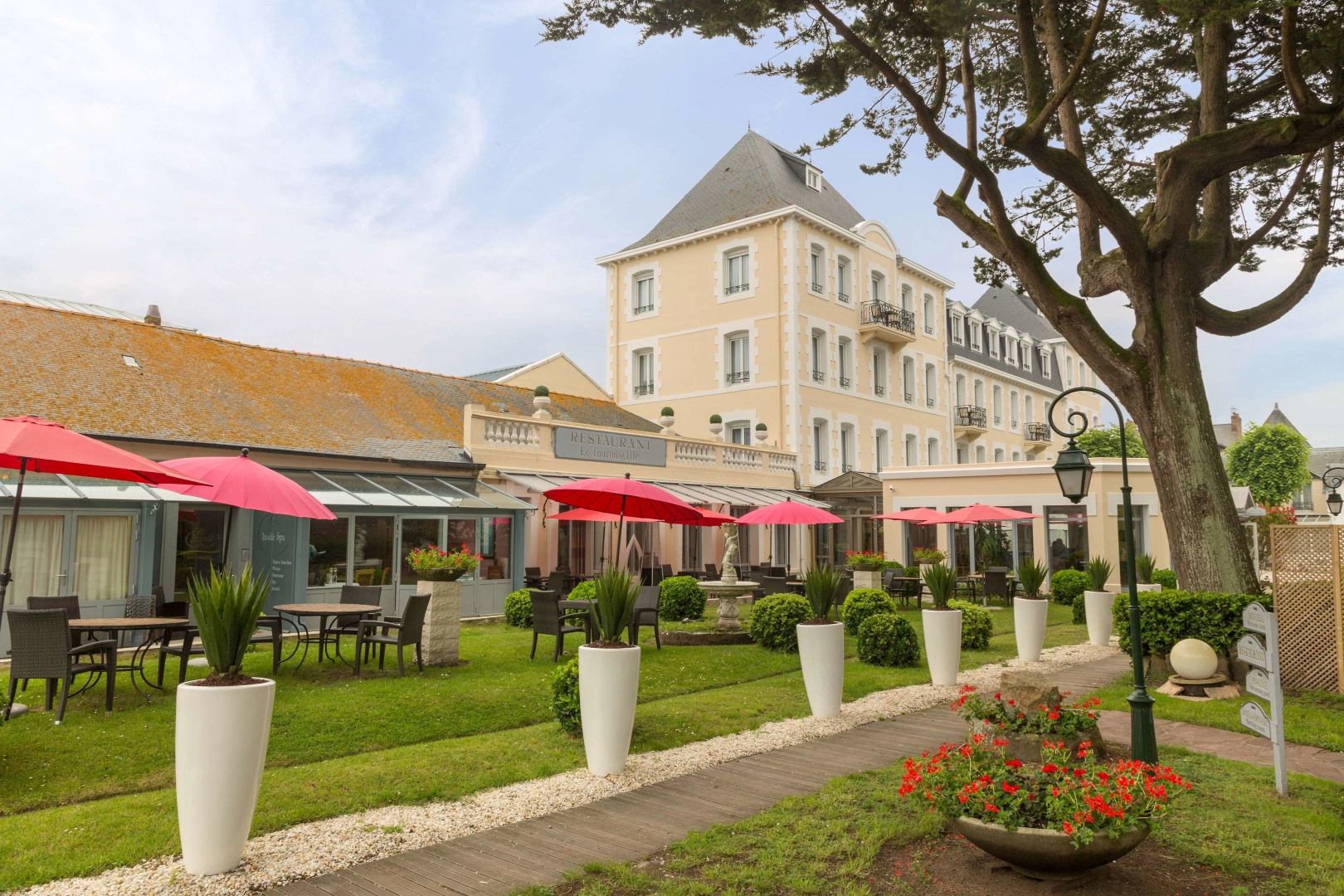 Grand Hôtel de Courtoisville