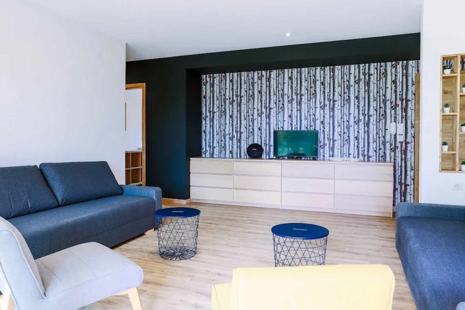 La Maison Devant La Prairie