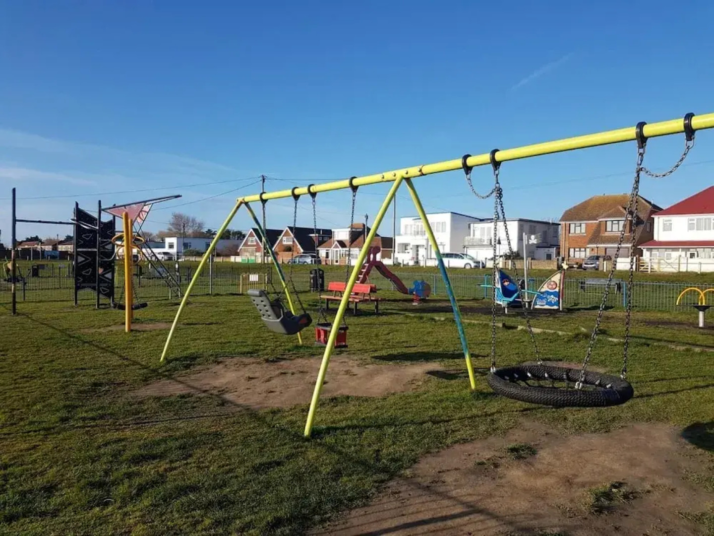 Beachfront House With Stunning sea Views and Jacuzzi Bathtub