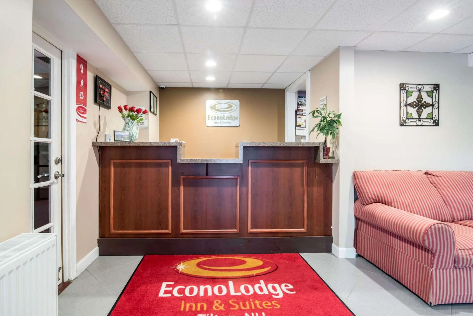 Econo Lodge Inn & Suites