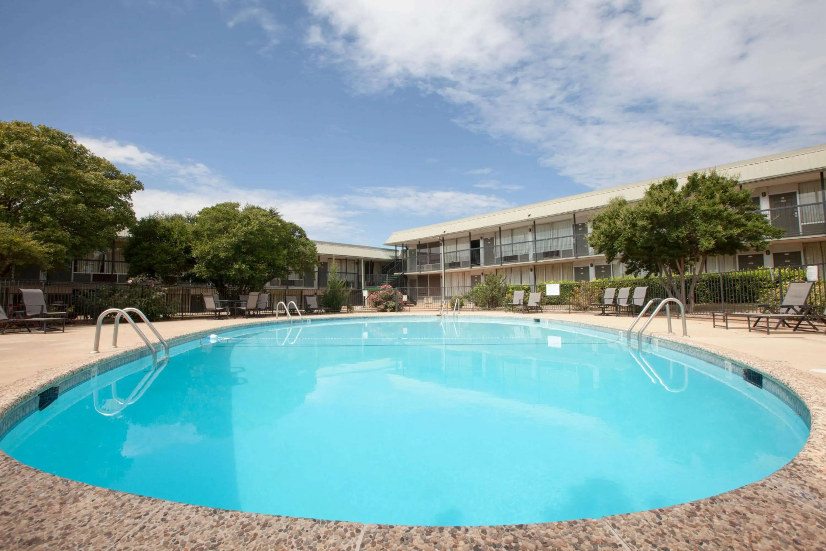 Days Inn by Wyndham Clinton