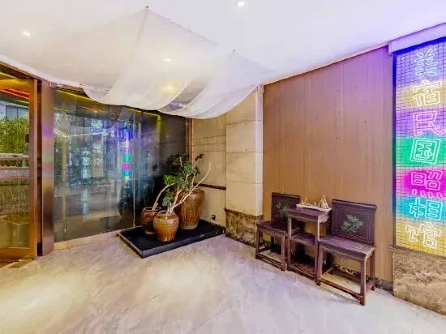 Meisu Fancy Hotel (Wuhu Pedestrian Street Jinghu Park Branch)