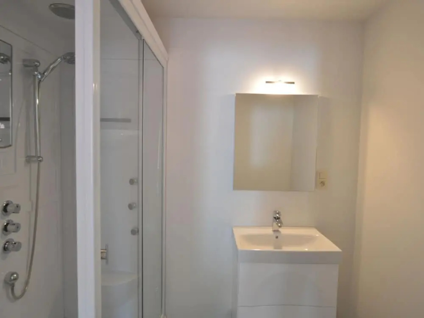 Magnificient Mansion in Peer With Spacious Garden