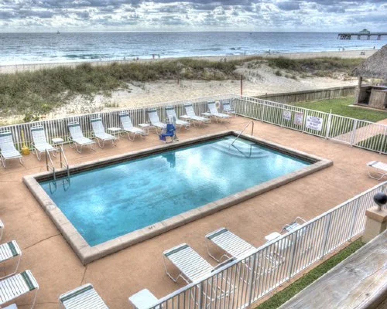 Emerald Seas Ocean Front Motel